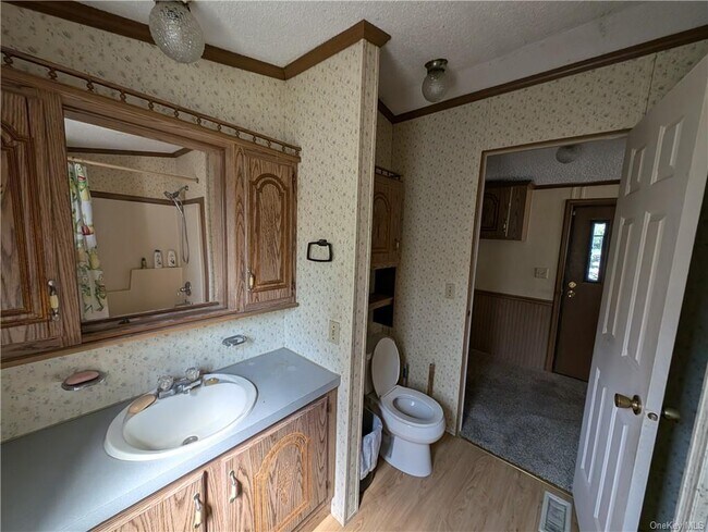 Building Photo - 5 Willow Tree Ln