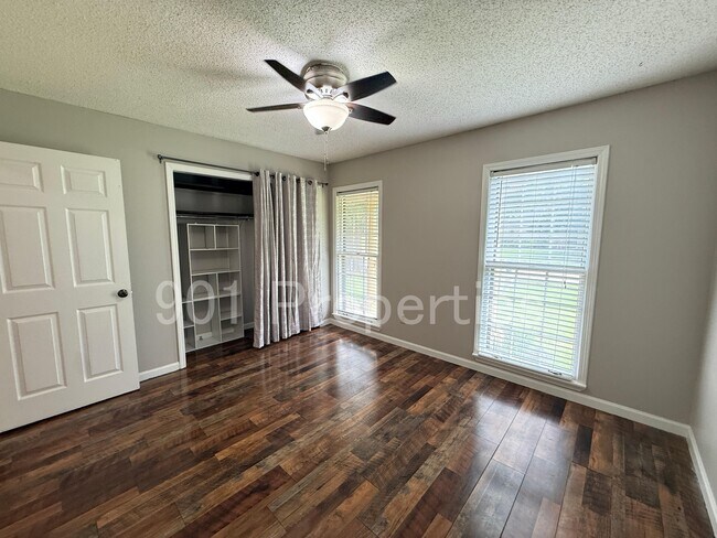 Building Photo - 6080 Barrentine Dr