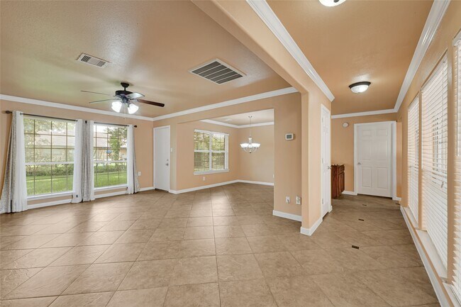 Building Photo - 7323 Log View Dr