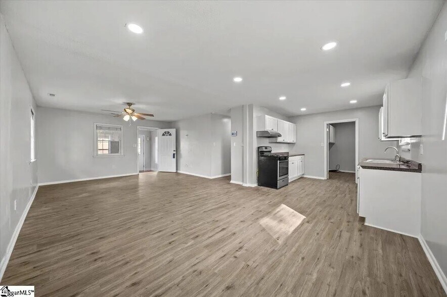 Building Photo - 213 Fisher Ave