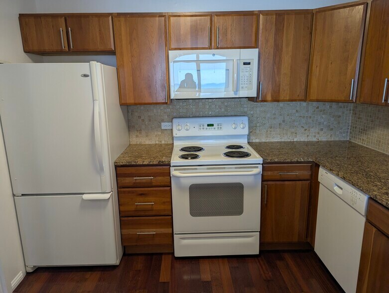 Building Photo - 5415 N Sheridan Rd