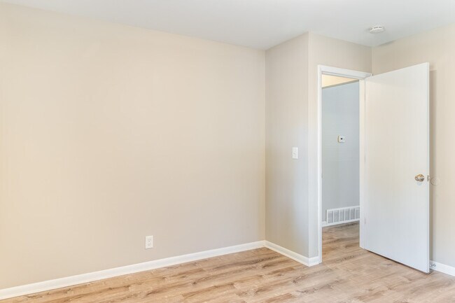 Building Photo - 4222 S 51st St