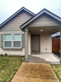 Building Photo - Beautiful 3 bedroom/2 bath tiny home in Co...