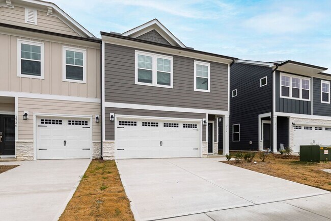 Building Photo - Chic End-Unit Townhome in Forestville Station!