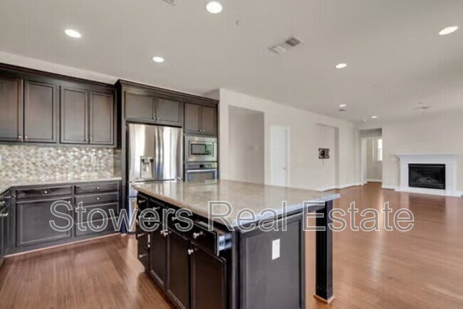 Building Photo - 521 N Miraloma Ct