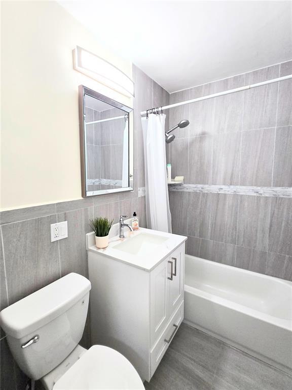 Building Photo - 6221 NW 37th Terrace