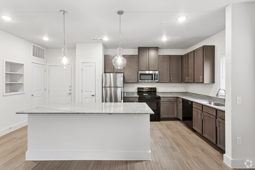 1BR, 1BA - 814SF - Kitchen - Palladium San Antonio