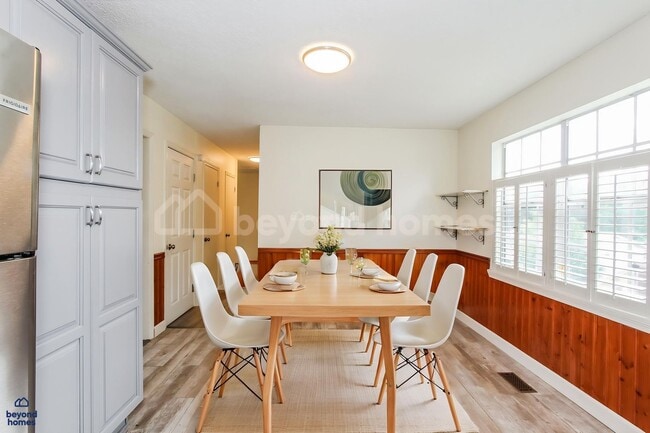 Building Photo - Charming & Move-In Ready Home in Hickory Hills!