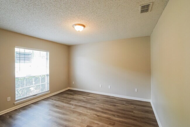 Building Photo - 304 Carolina Jasmine Ln