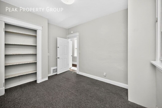 Building Photo - 2359 Stratford Ave