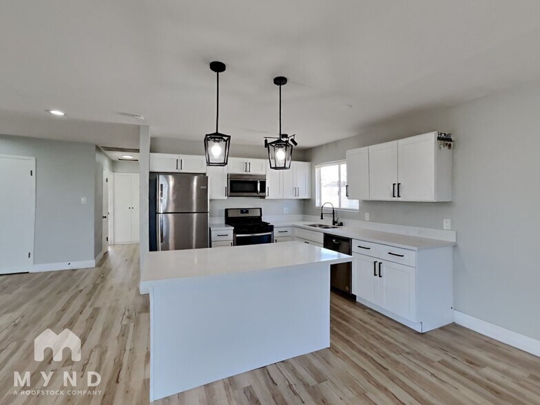 Building Photo - 3112 E Vegas Valley Dr