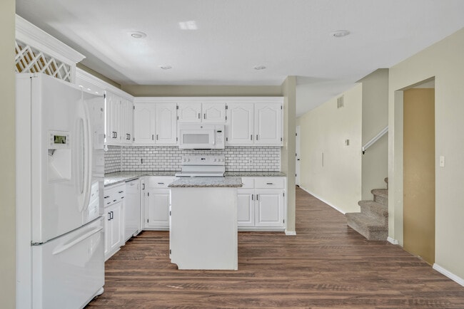 Building Photo - 1427 Logan Dr