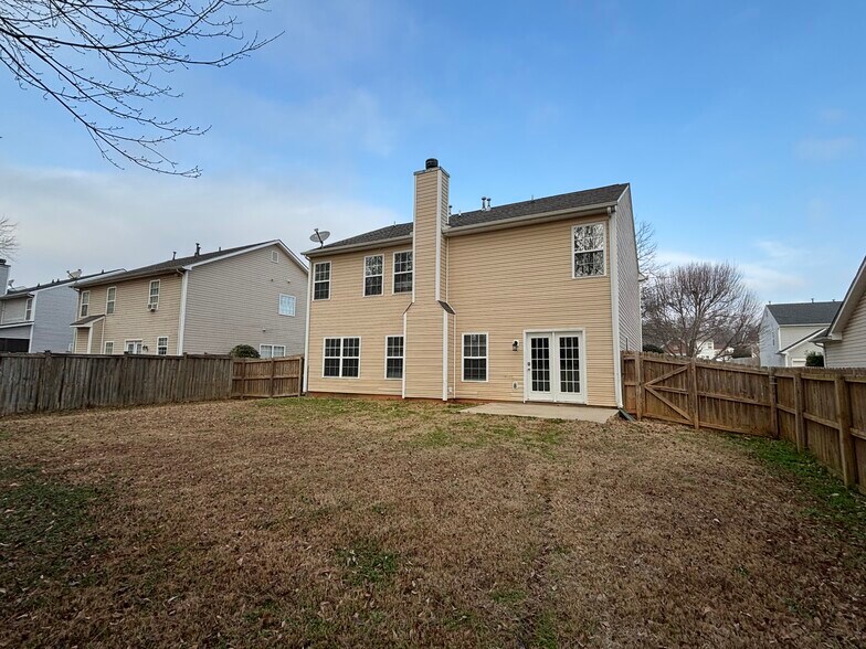 Building Photo - 27 Farm Brook Way