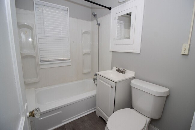 Building Photo - 14112 Edgewood Ave