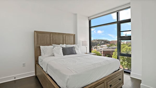 Building Photo - 1947 Vermont Ave NW