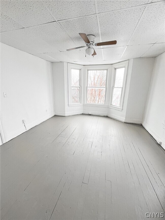 Building Photo - 911 State St