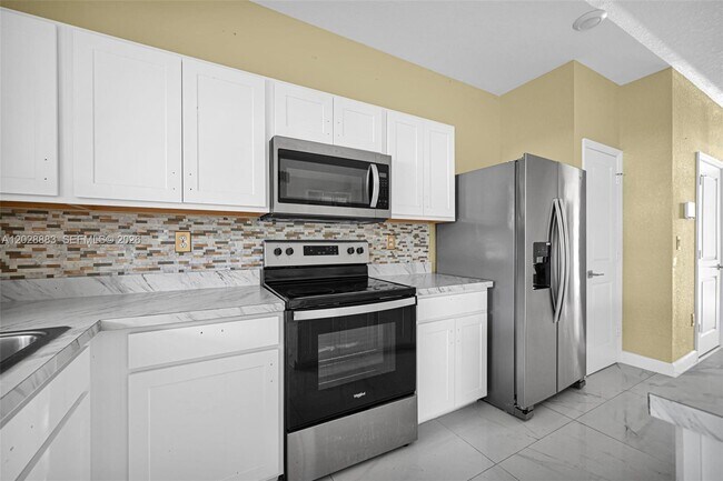 Building Photo - 1130 SW 6th Ct