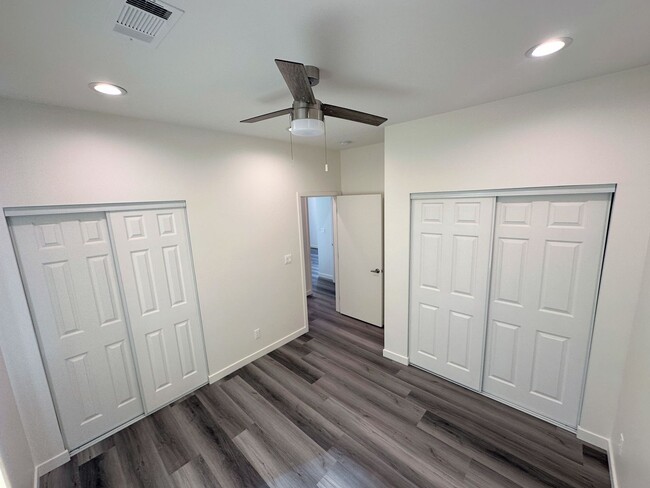 Building Photo - Spacious 3bd/2ba detached REAR home/unit i...