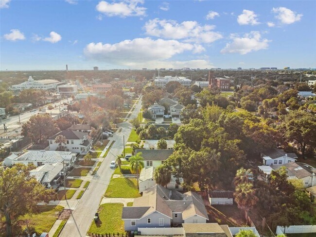 Building Photo - 1913 W Lemon St