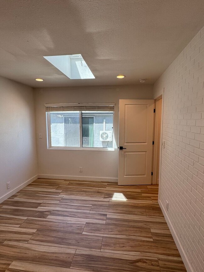Building Photo - Cozy Carson Back House with Skylights & Washer/Dryer