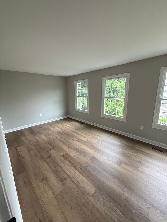 Building Photo - 5853 Suitland Rd