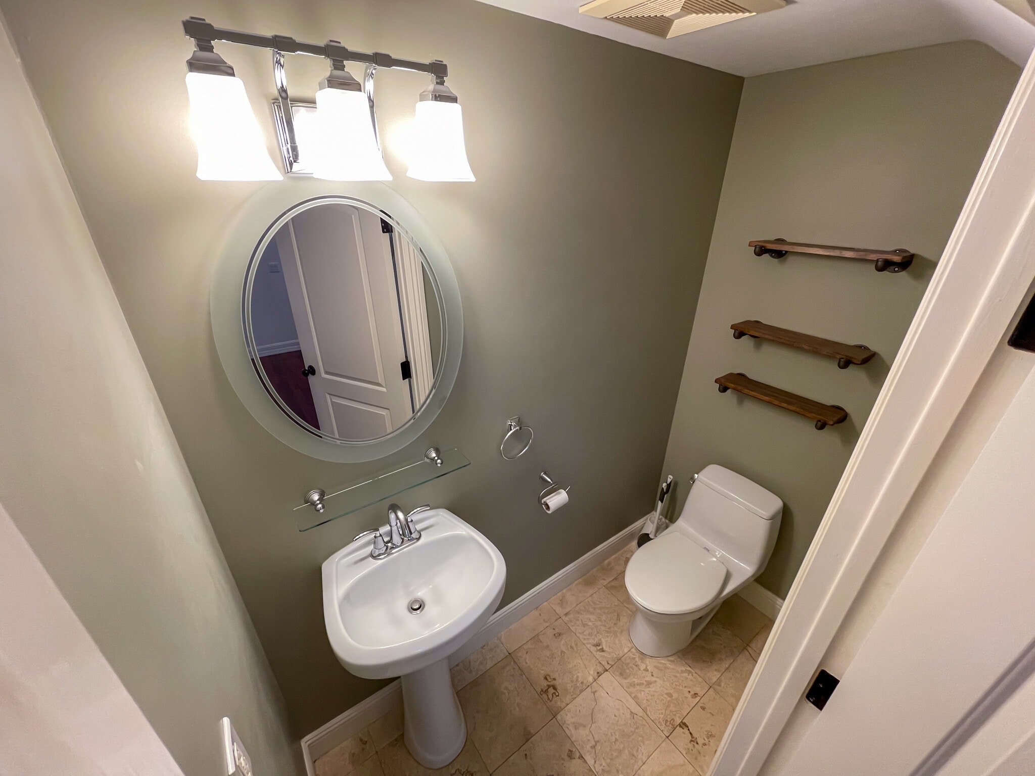 Building Photo - 2027 Beloit Ave