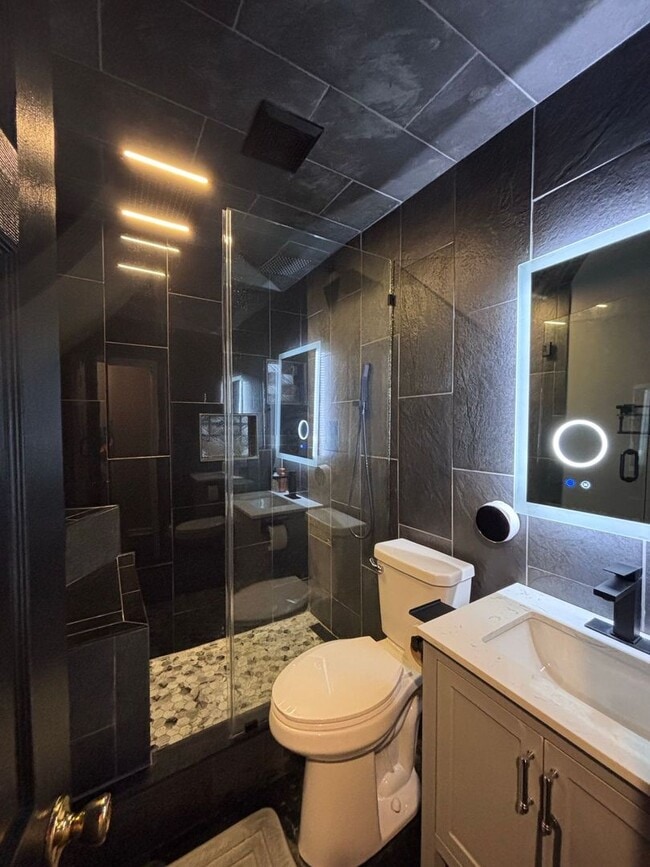 Building Photo - This is a must see!