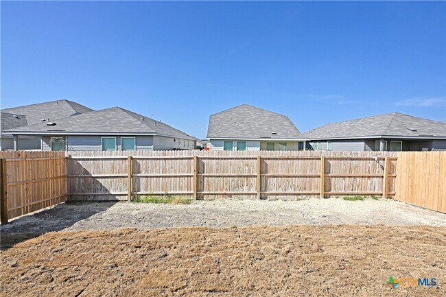 Building Photo - 527 Sarah Wy