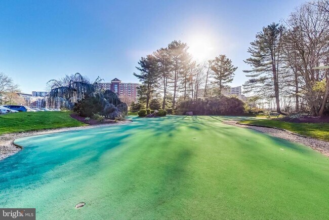 Building Photo - 307 Yoakum Pkwy