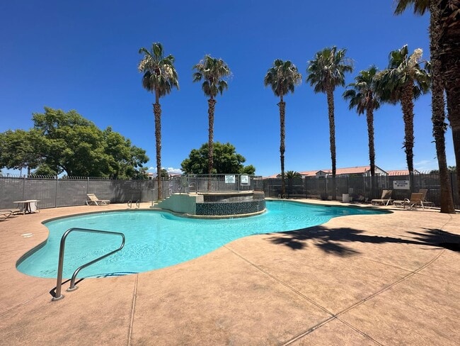 Building Photo - Adorable 3 bedroom Las Vegas Nv condo