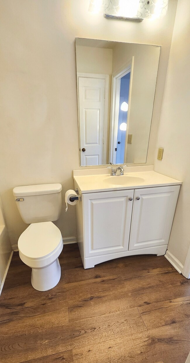 Building Photo - 5595 Executive Way