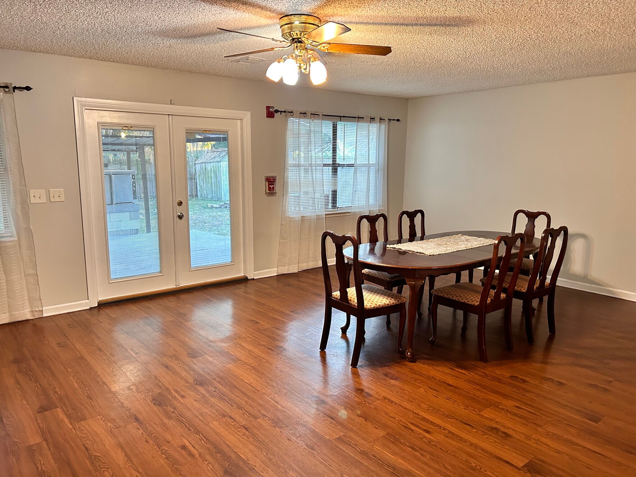 Building Photo - 4294 Tanglewilde Dr S