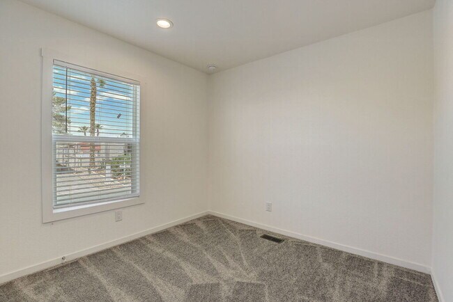 Building Photo - 10 Vandalay St