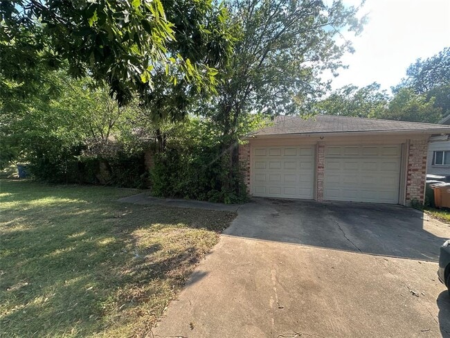Primary Photo - 2001 Wooten Dr