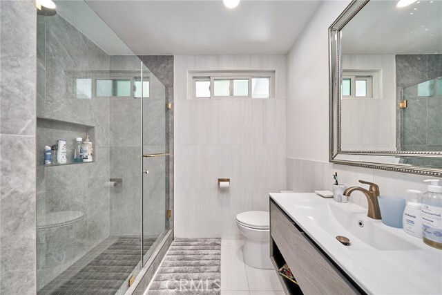 Building Photo - 6231 Lochvale Dr