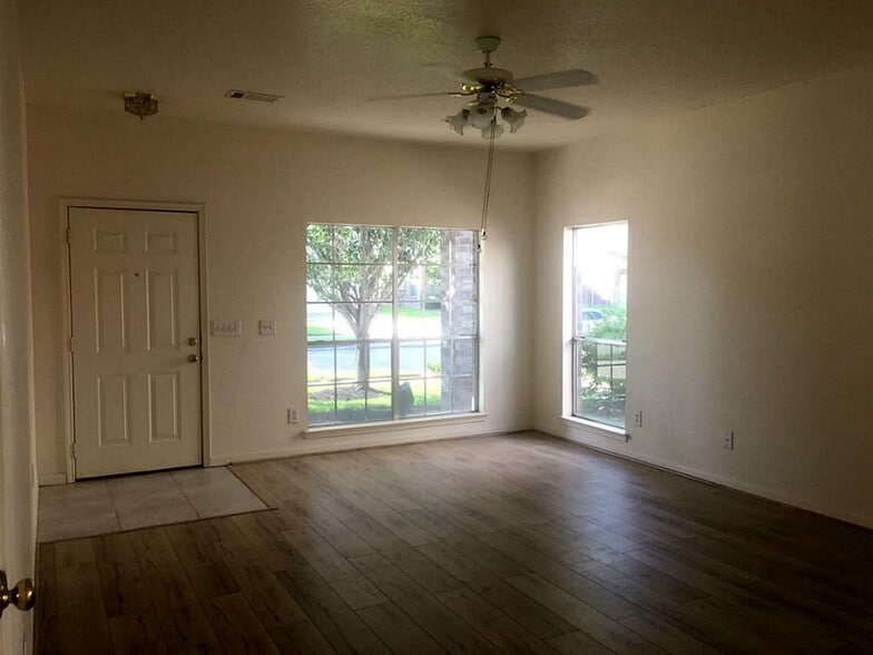 Building Photo - 2926 Green Valley Trail Dr