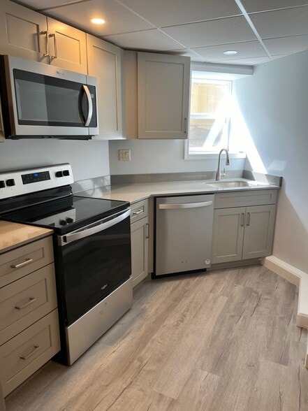 Building Photo - 410 Hillview Plz