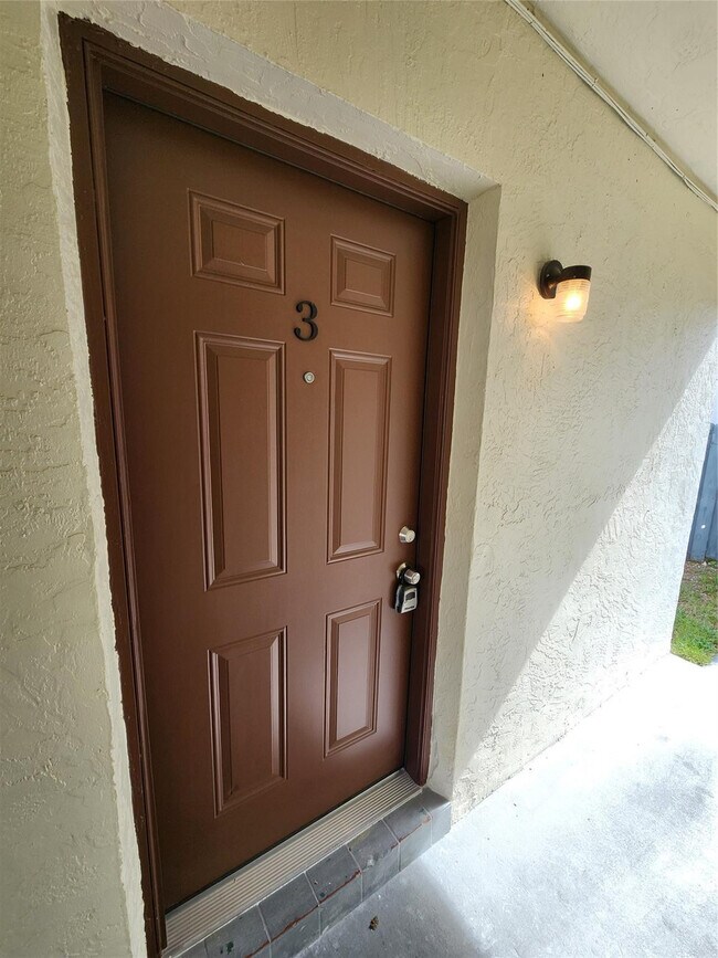 Building Photo - 2466 Lincoln St