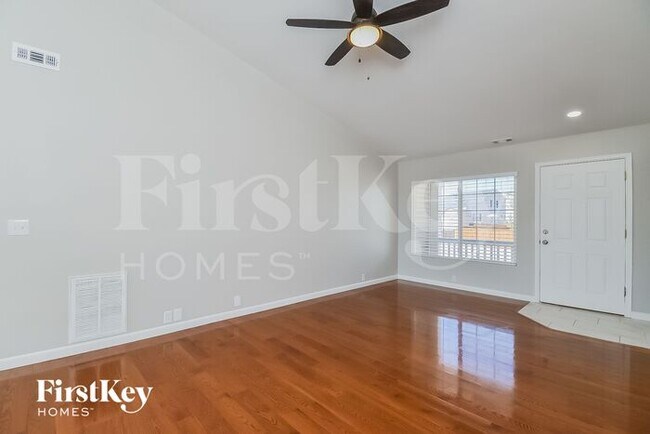 Building Photo - 5918 Vallecito Dr