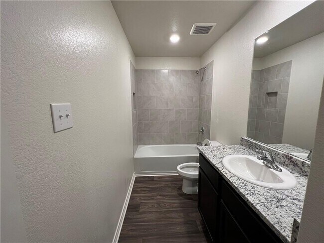 Building Photo - 364 Crescent Park Dr