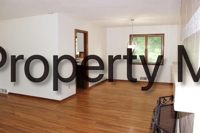Building Photo - Edina Single Family Home, Hardwood Floors,...