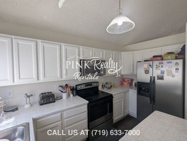 Building Photo - 955 Lords Hill Dr