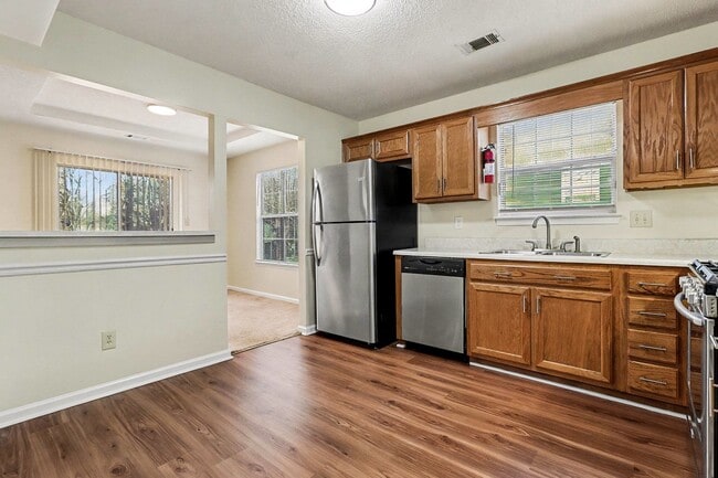 Building Photo - 3BR/2BA on Full Basement in Jonesboro