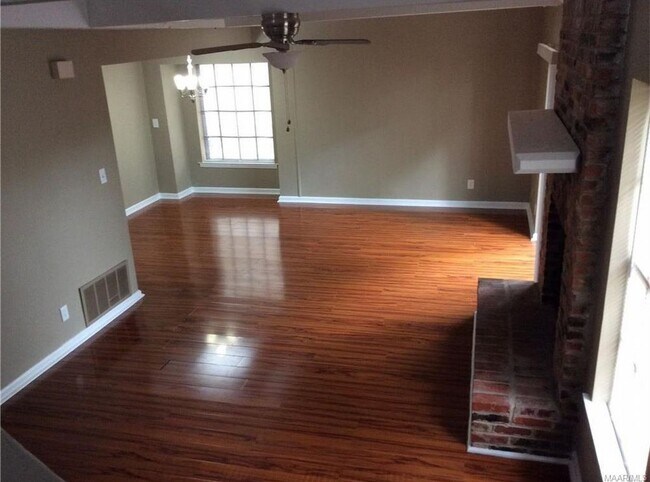 Building Photo - 3284 Little John Dr