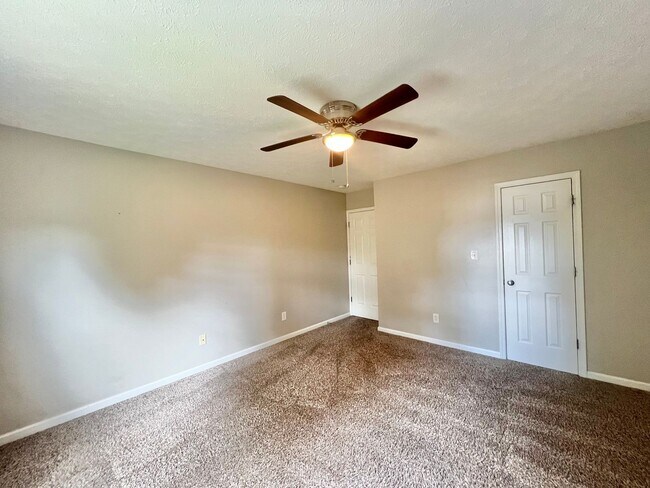 Building Photo - Charming 4BD, 2.5BA Durham Home with a Bonus Sun-Room & Fenced In Yard Only 10 Minutes Away from ...