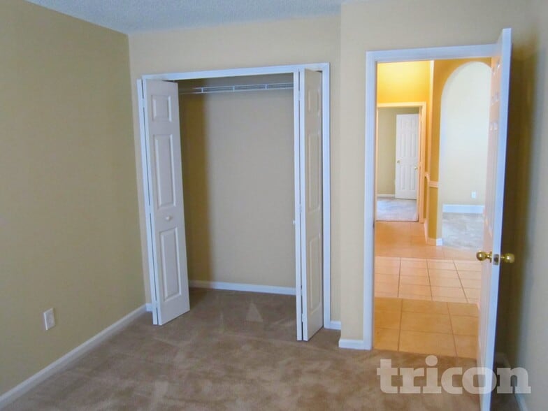 Building Photo - 325 Island View Cir