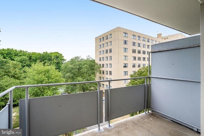 Building Photo - 6621 Wakefield Dr