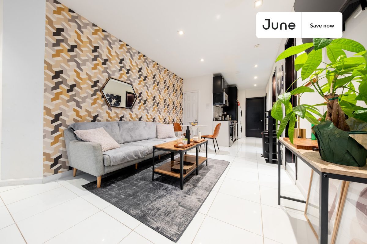 Building Photo - 320 Manhattan Ave