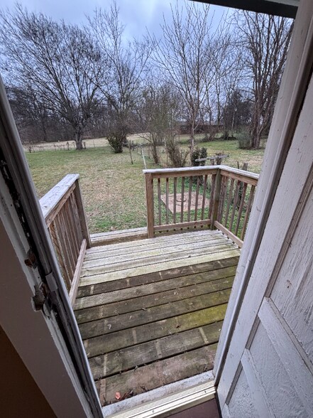 Building Photo - 467 Southport Rd