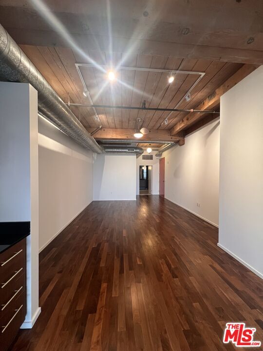Building Photo - 530 S Hewitt St